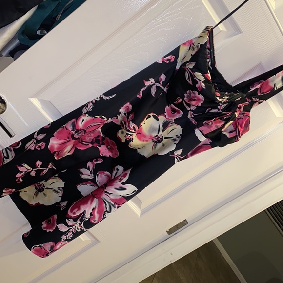 Black Floral One Shoulder Cocktail Dress. Worn twice, has been dry cleaned. - Picture 4 of 6